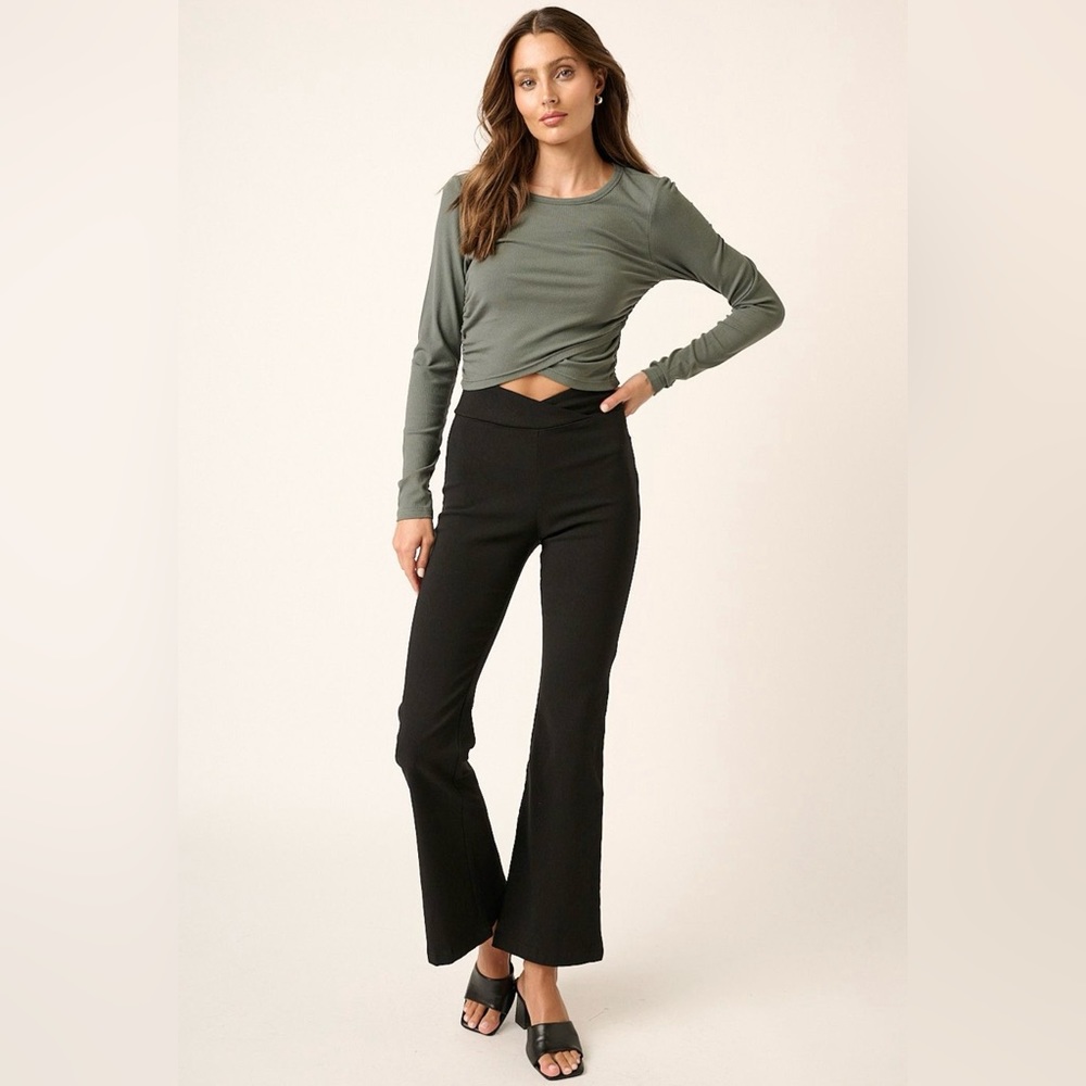 NWT Boutique MITTOSHOP V-Waist Flare Leg Pants in Black